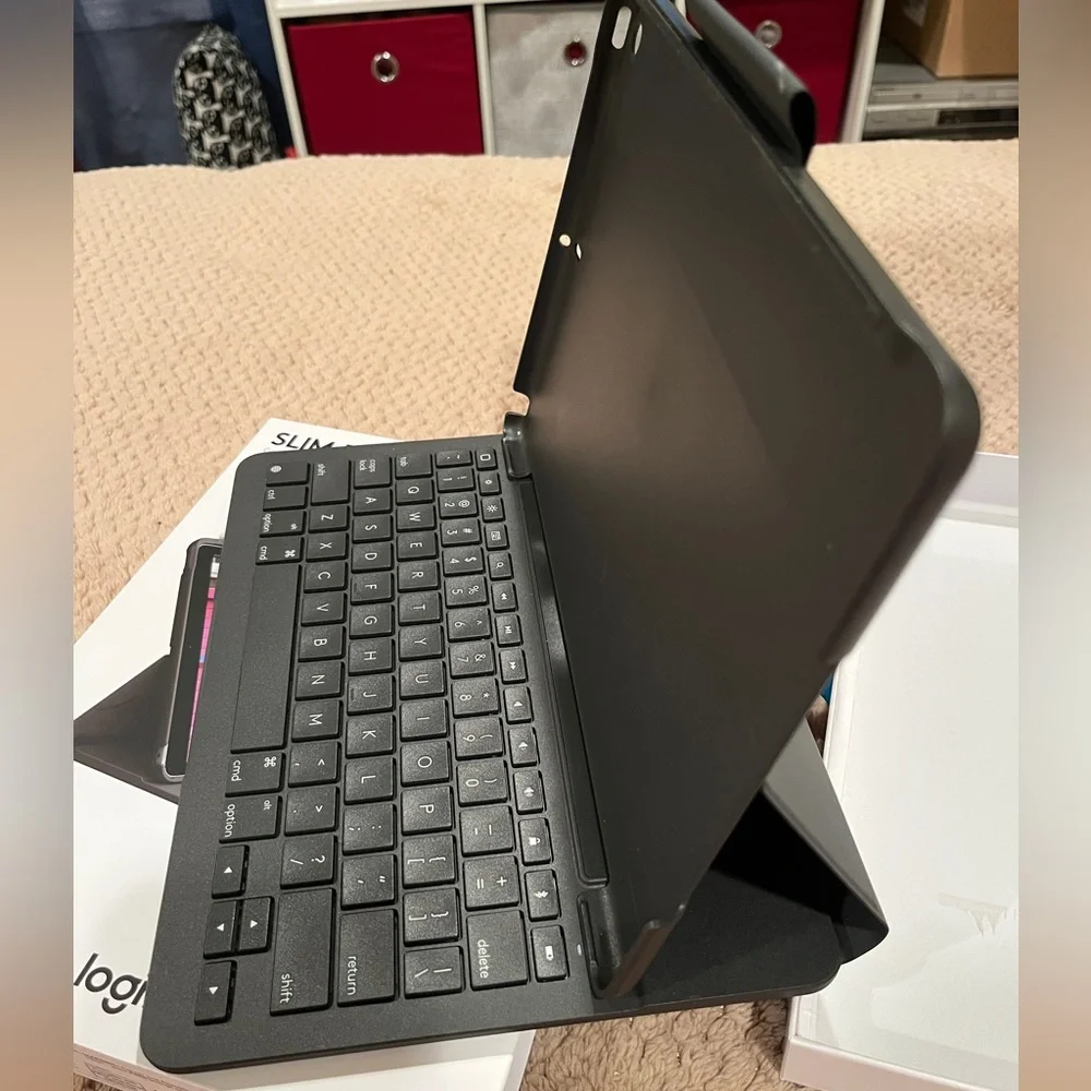 Slimfolio from Logitech keyboard and case for iPad